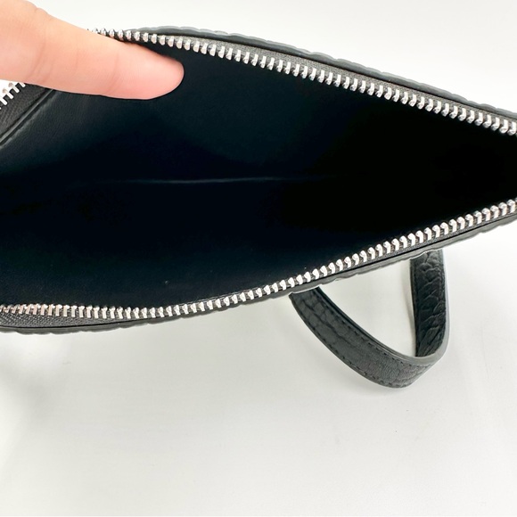 GIFTED Burberry Chess leather minibag - Picture 6 of 9